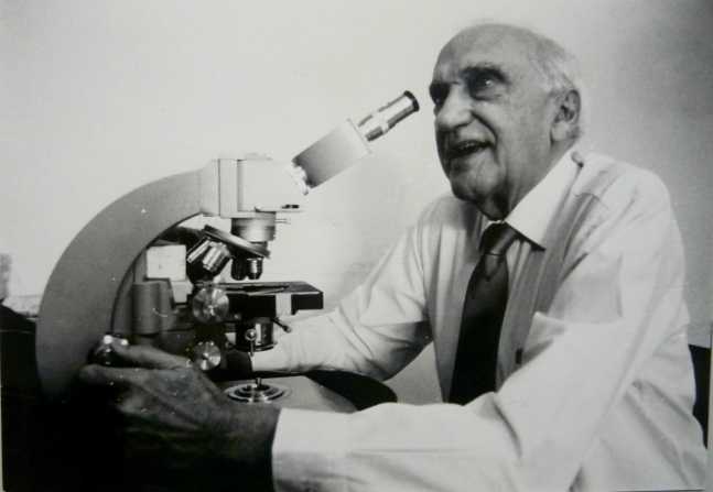 1990_0311_Convit_Microscopio