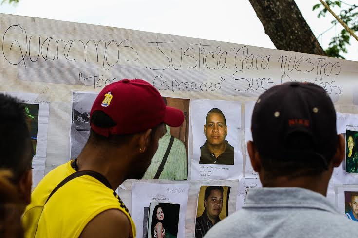 Familiares de las víctimas sobrevolaron la zona de la masacre y no encontraron a los mineros