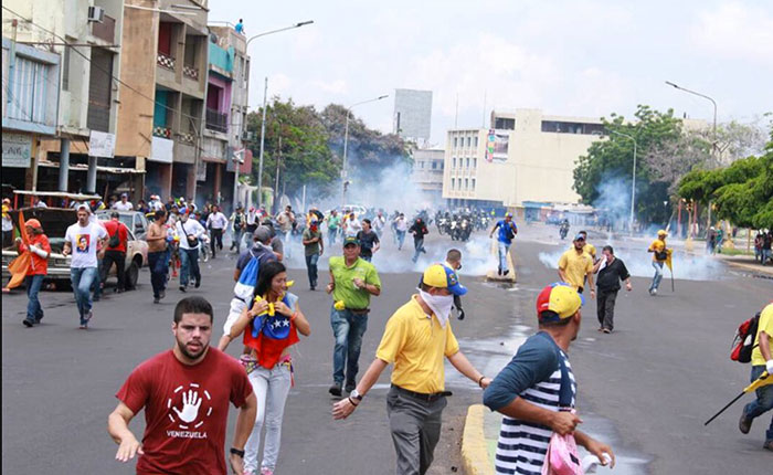 Manifestantes opositores son reprimidos en el Zulia y Mérida