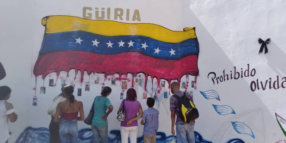 Homenaje en la Plaza Bolívar de Güiria