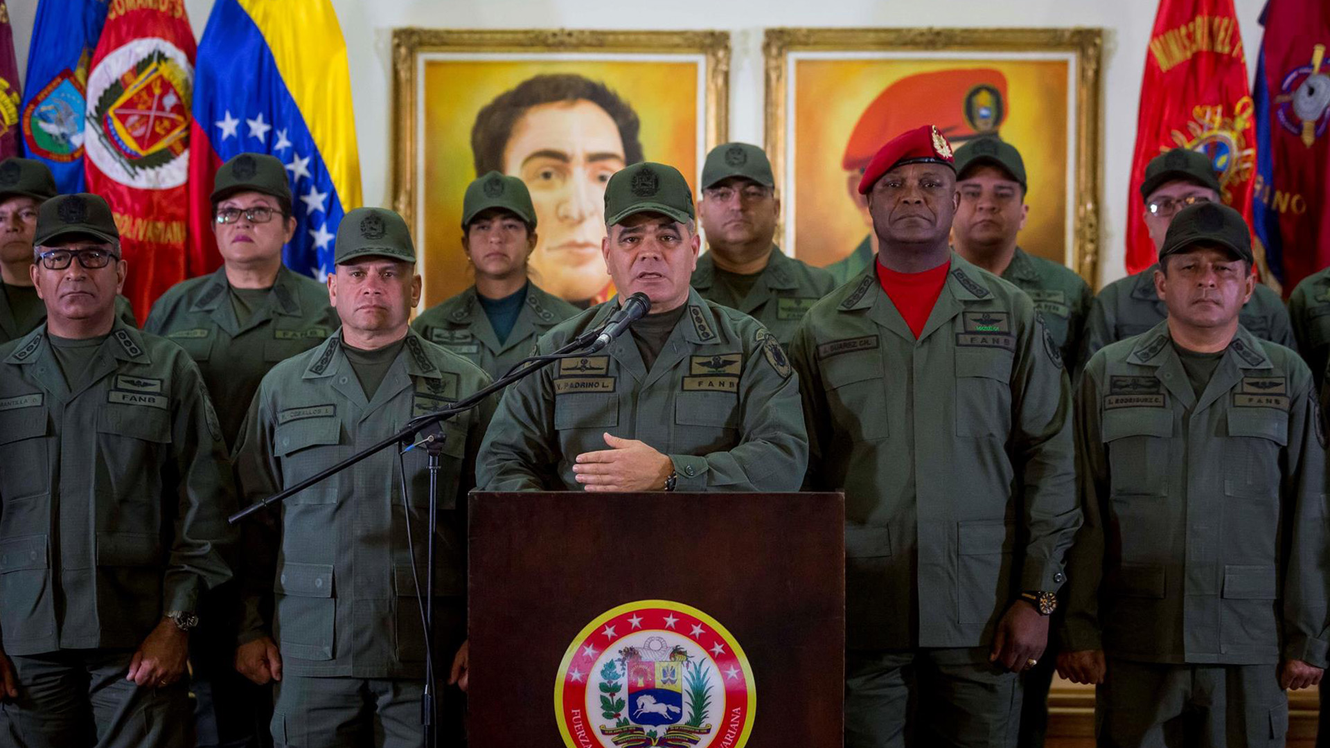ocho militares