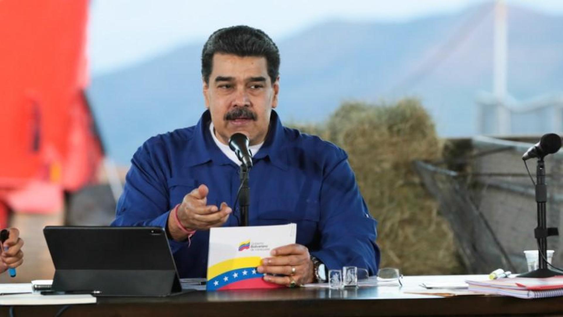 Perlas de Maduro: «Tengan cuidado con el WhatsApp que por allí espían a la gente»