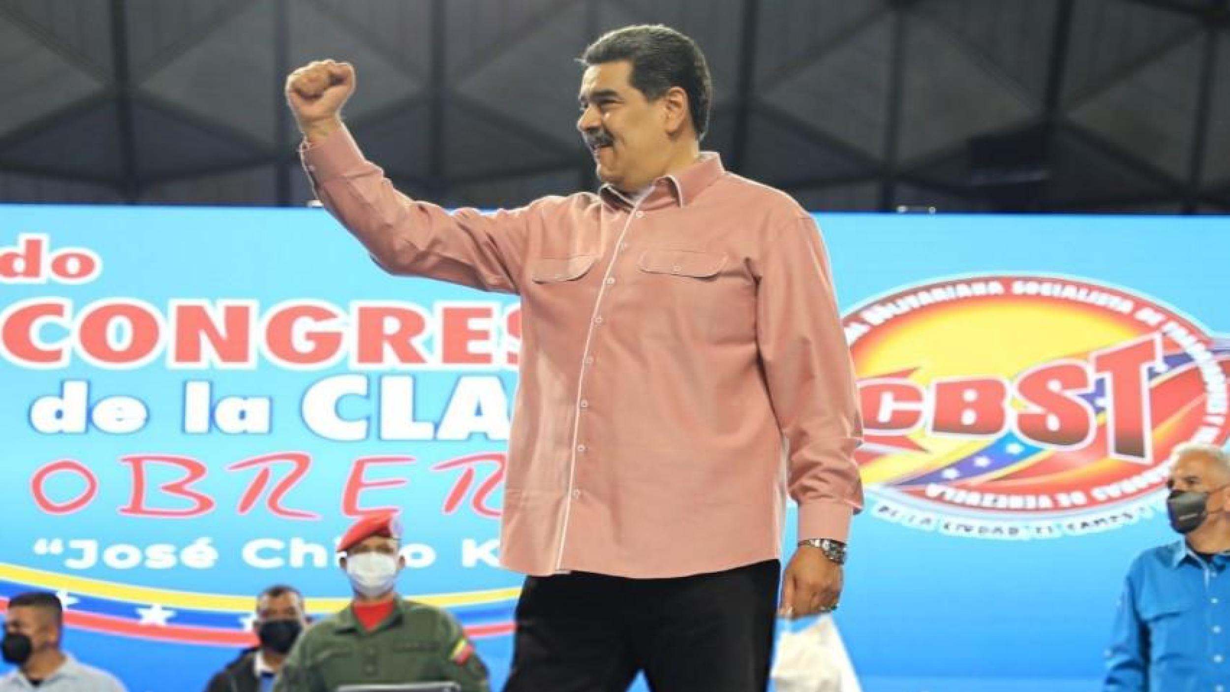 Maduro fijó el salario mínimo en medio petro y anunció salarización de los bonos