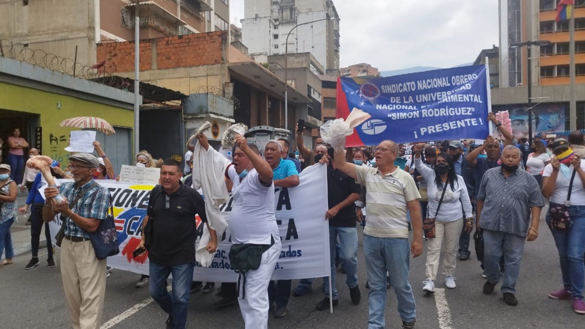 Educadores, trabajadores y jubilados volvieron a exigir en las calles derogación del instructivo Onapre