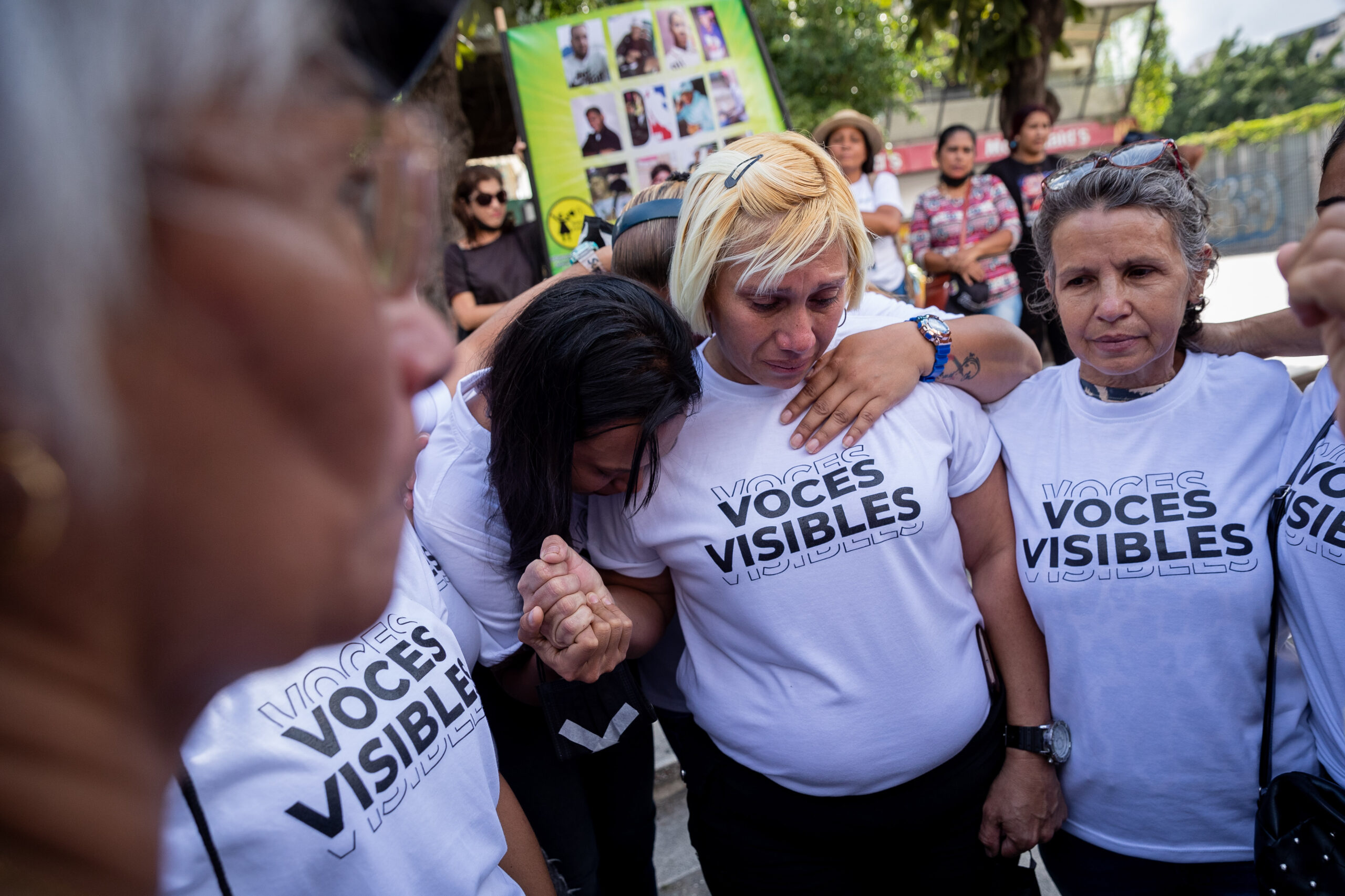 Venezolanas caminan en silencio para denunciar ejecuciones extrajudiciales