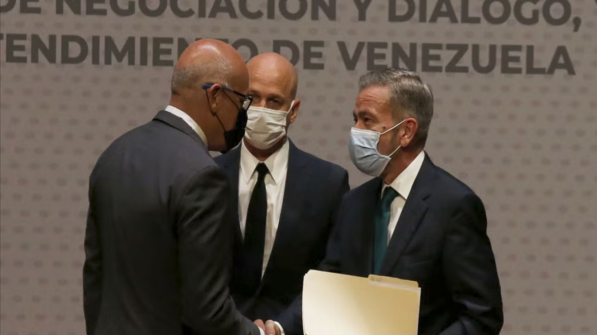Diálogo entre gobierno y oposición de Venezuela se reanudará el #26Nov en México