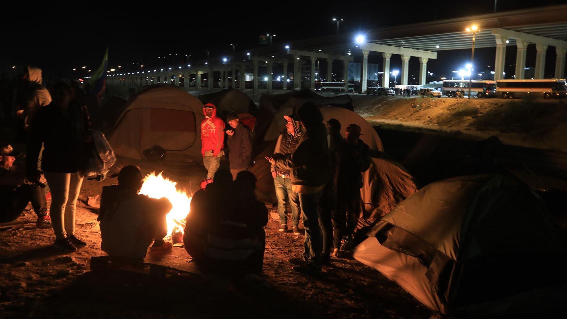 Autoridades mexicanas piden a migrantes venezolanos resguardarse en albergues