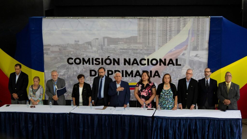 sociedad civil y académicos