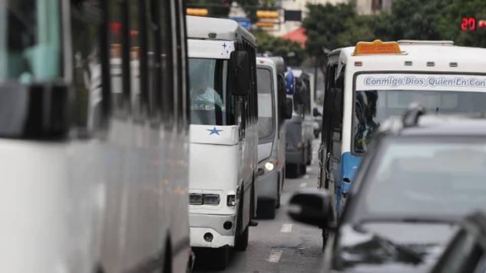Frecuencia del transporte público se ve afectada por fallas de combustible