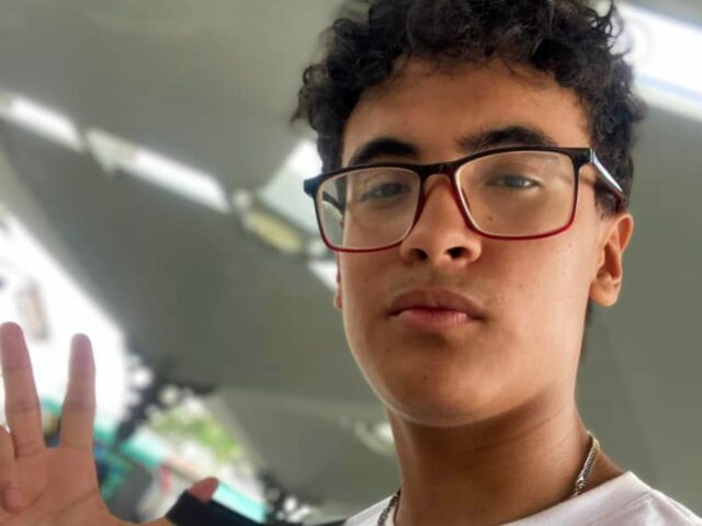 Niño detenido 