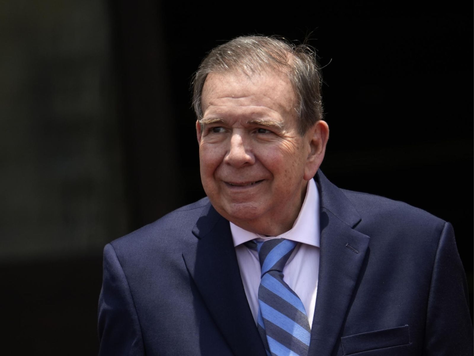 González