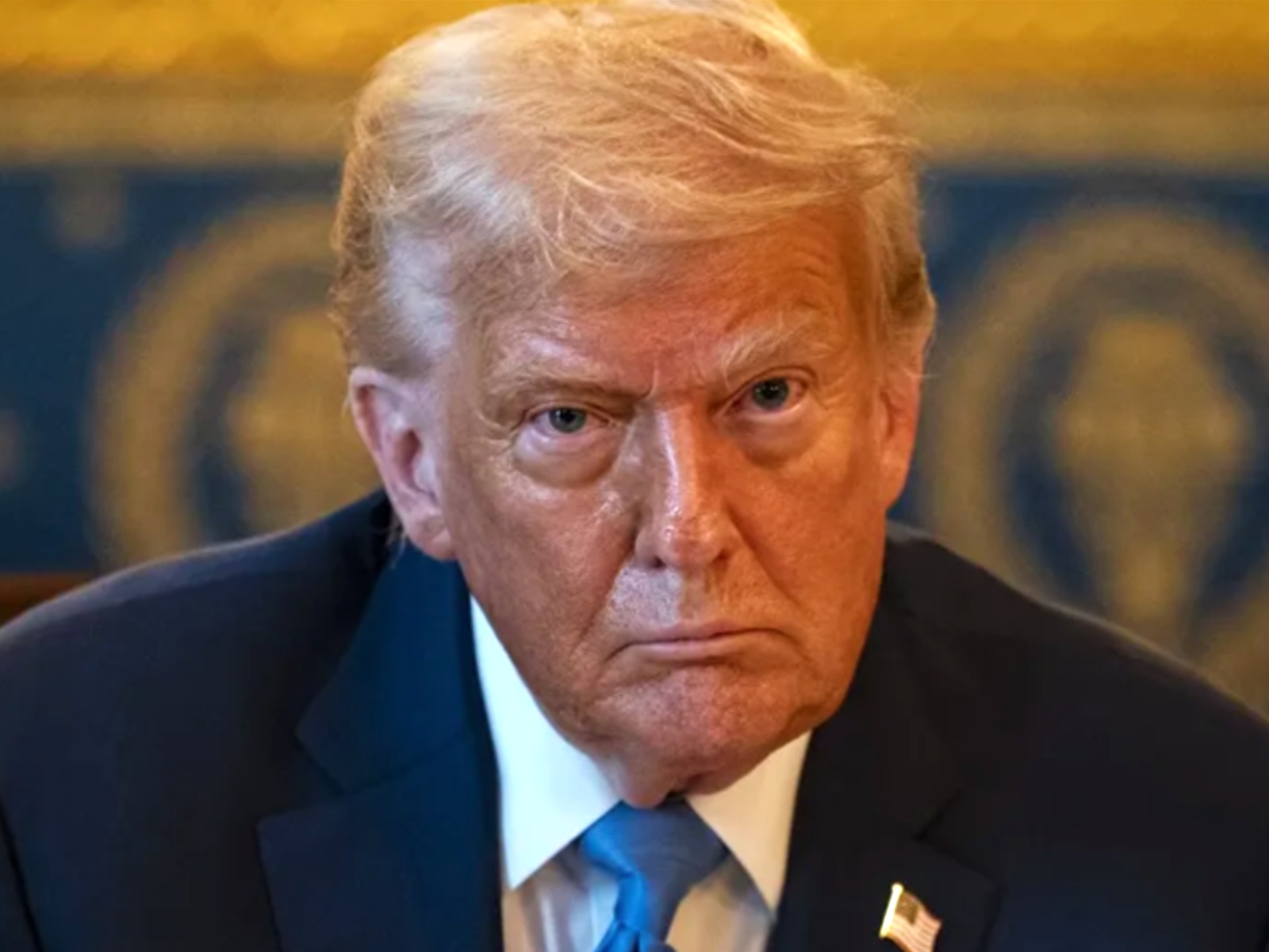 Trump ordena considerar cerrado el espacio aéreo venezolano
