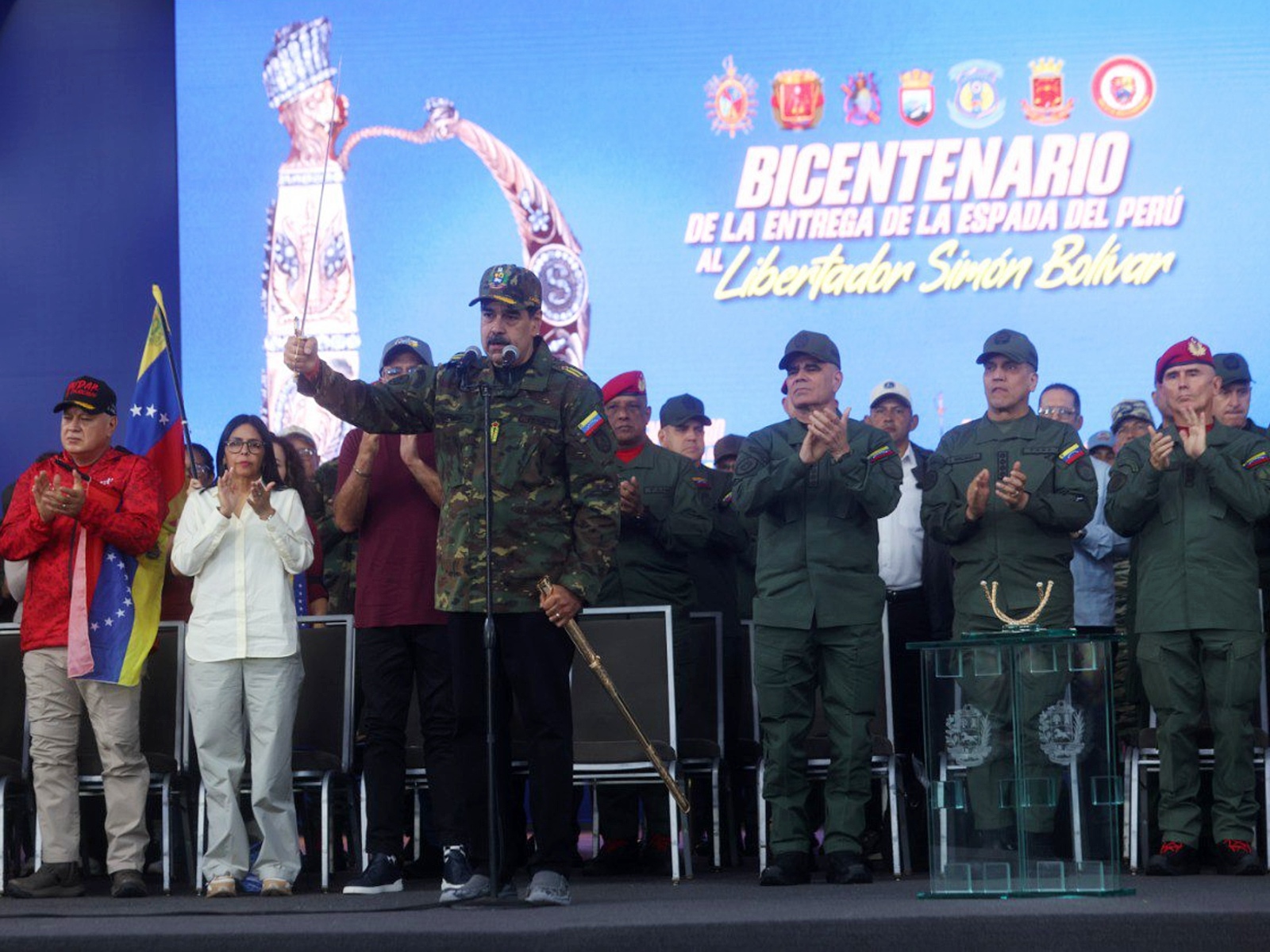 Maduro envía mensaje a sus filas desde Fuerte Tiuna y dice que daría la vida por la patria