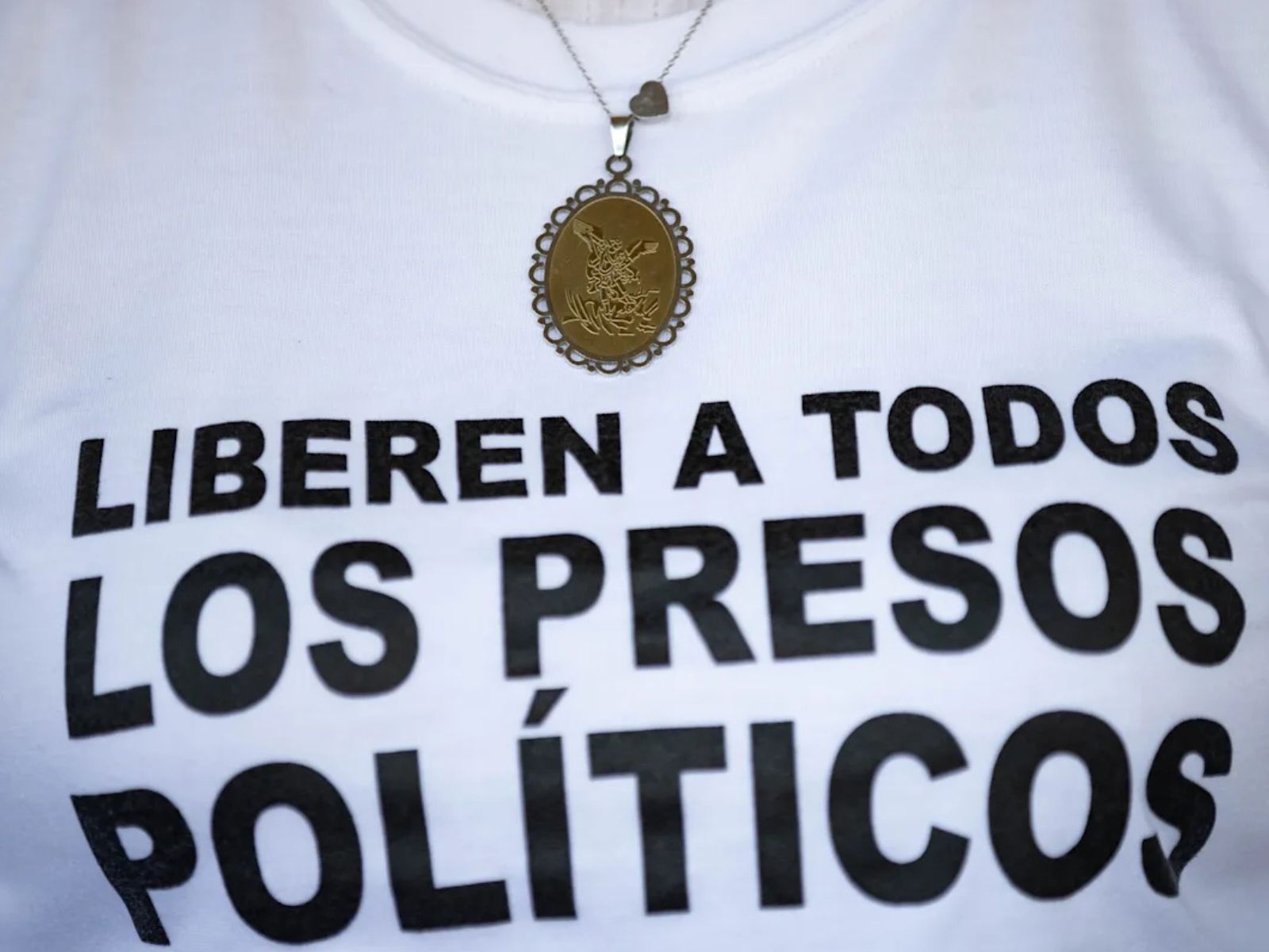 política