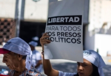 La revisión de los celulares sigue siendo causal de detención arbitraria aún en "transición". La historia del taxista detenido lo comprueba