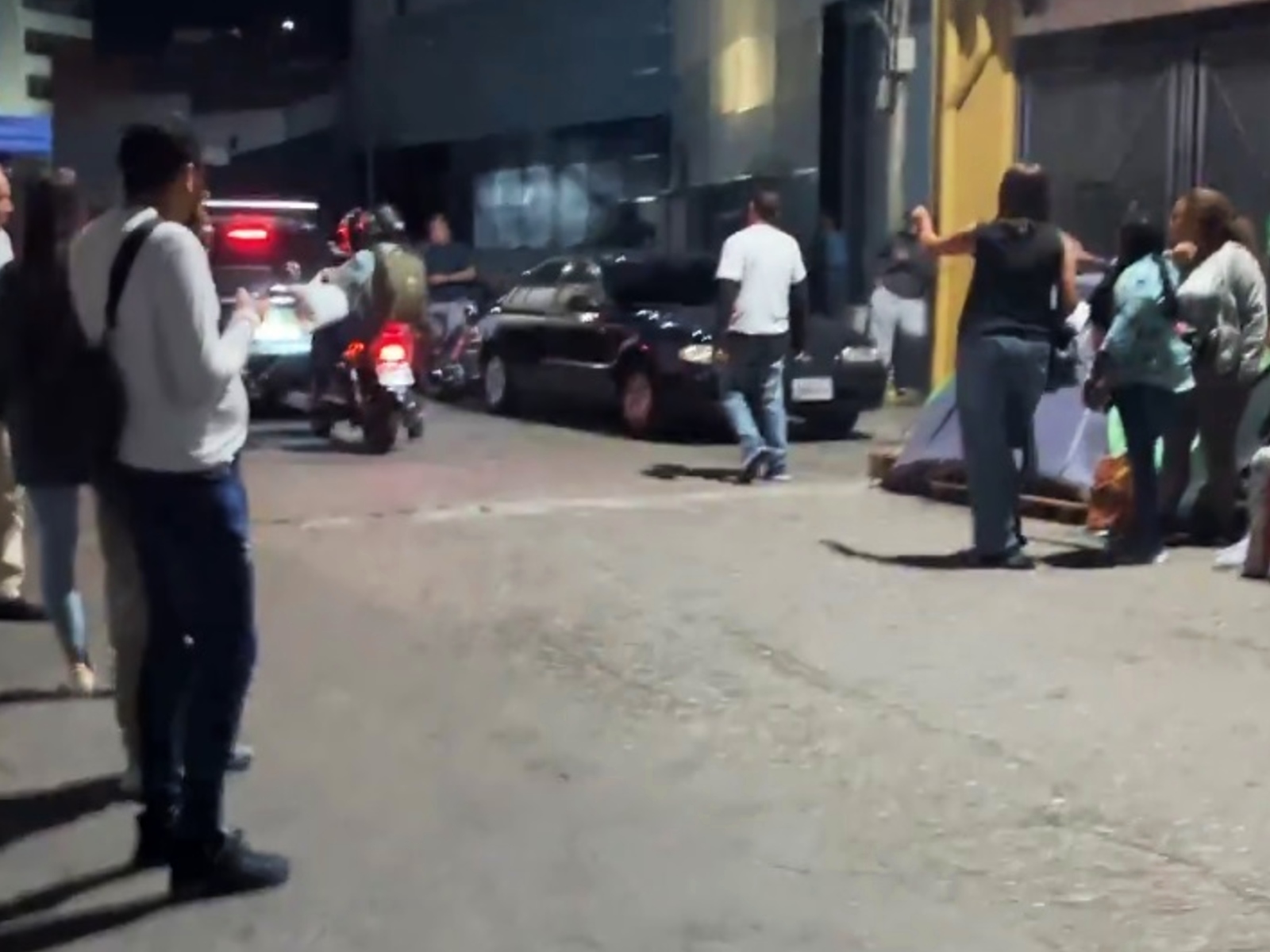 Imágenes de excarcelaciones en Zona 7