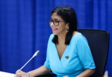 Delcy Rodríguez broche
