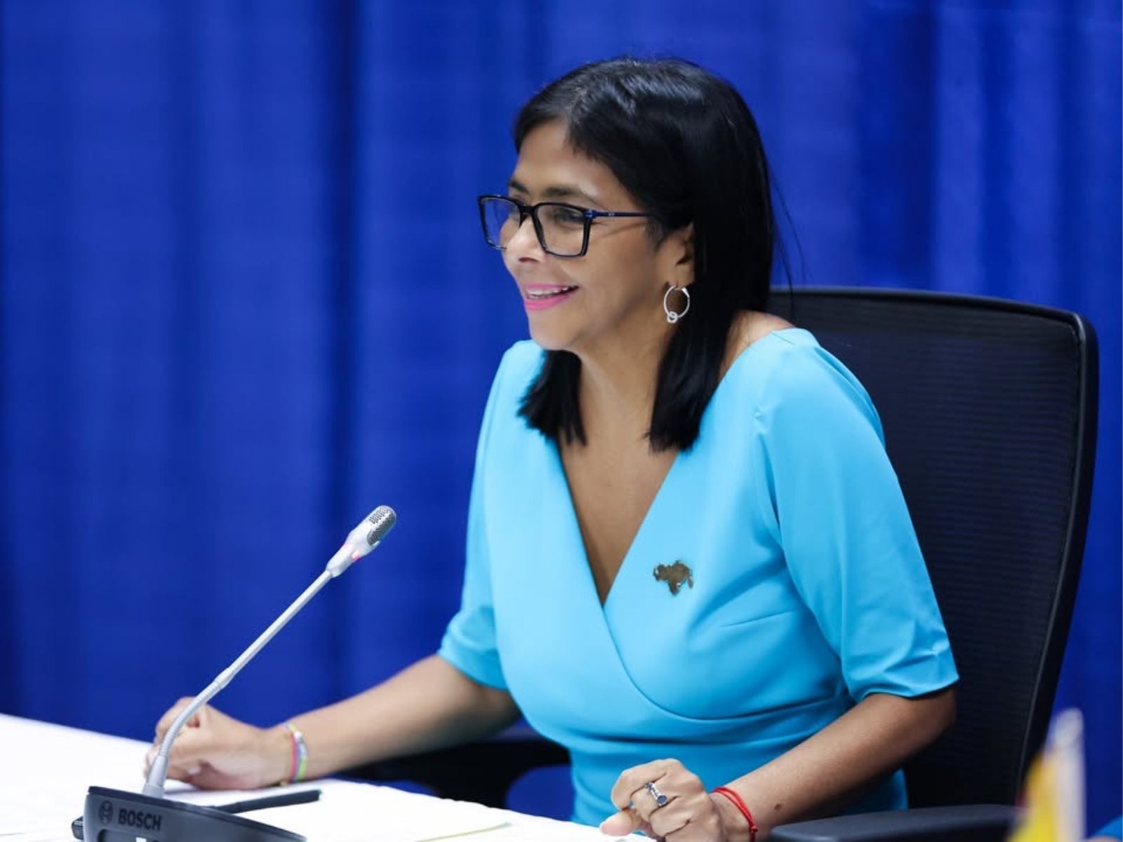 Delcy Rodríguez broche