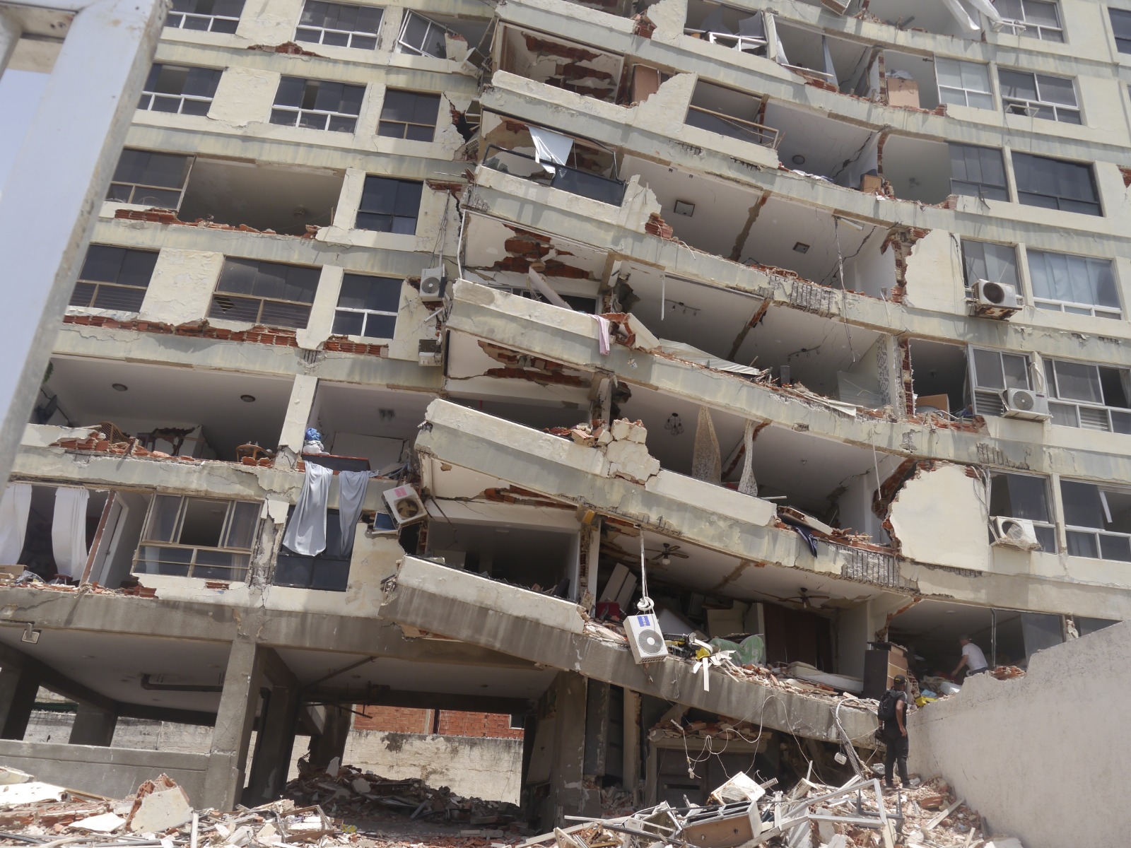 Edificio afectado en la Guaira por el terremoto del 24 de junio
