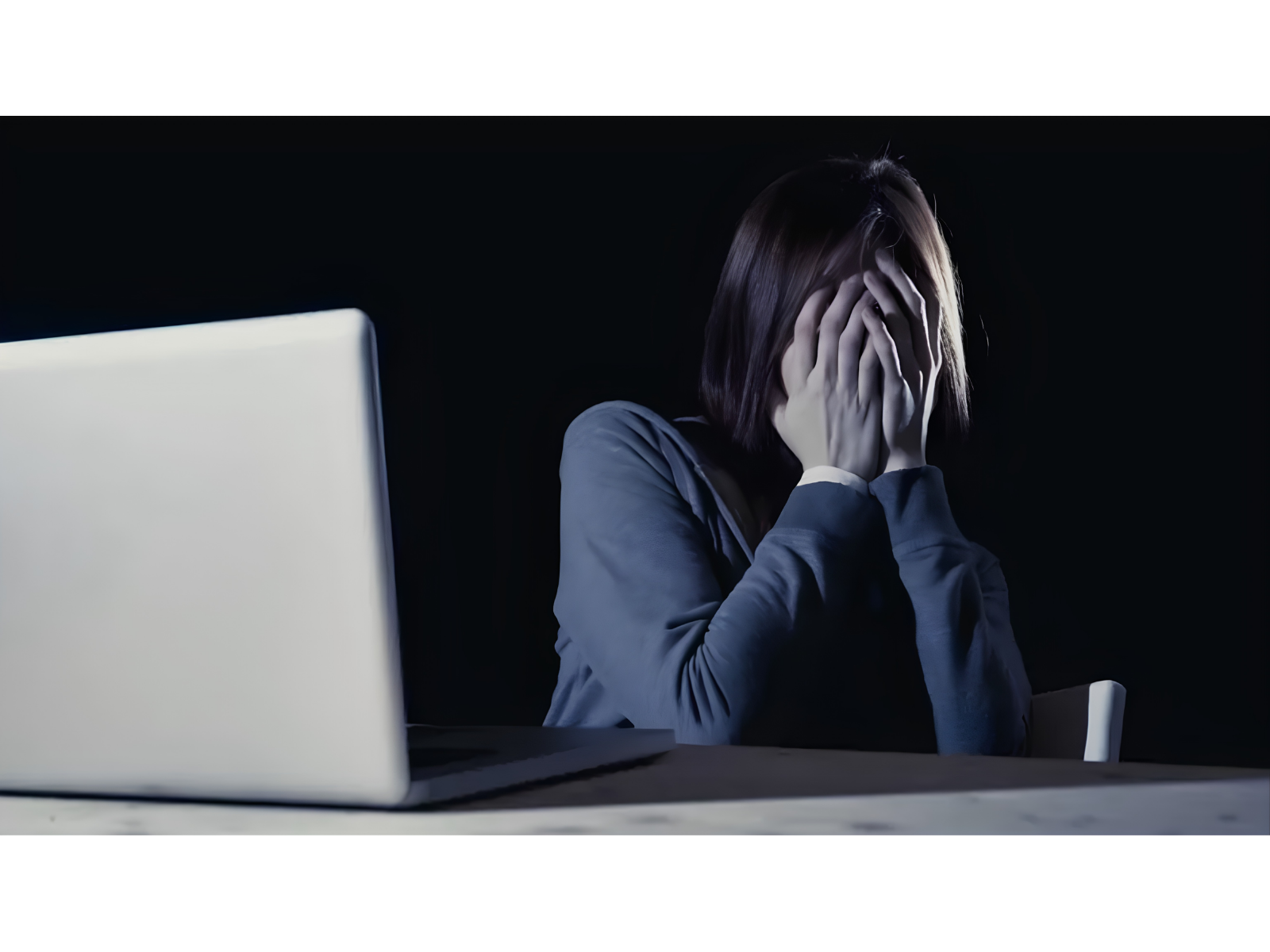 Violencia digital contra la mujer es todo acto u omisión que cause daño, sufrimiento (físico, psicológico, moral, sexual o económico) o la perjudique desproporcionadamente en entornos digitales.