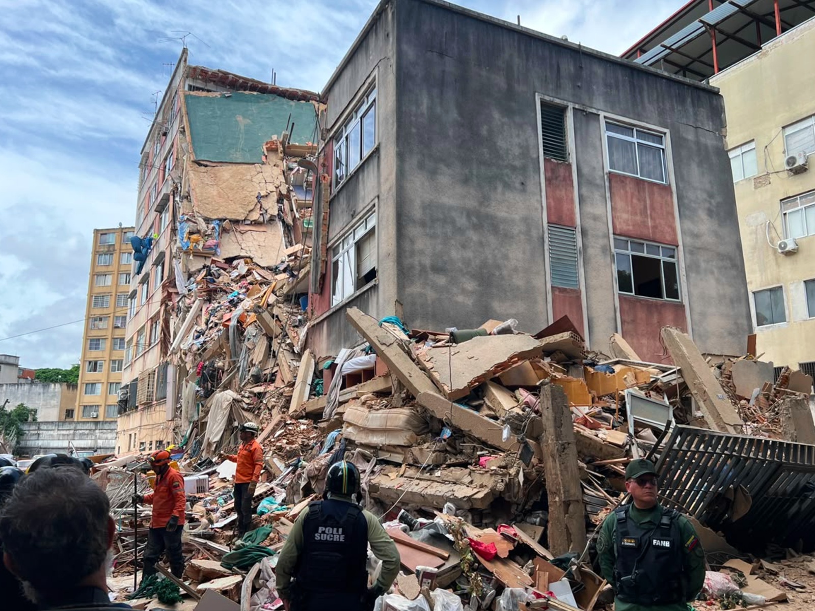 Imágenes de edificio colapsado en San Bernardino