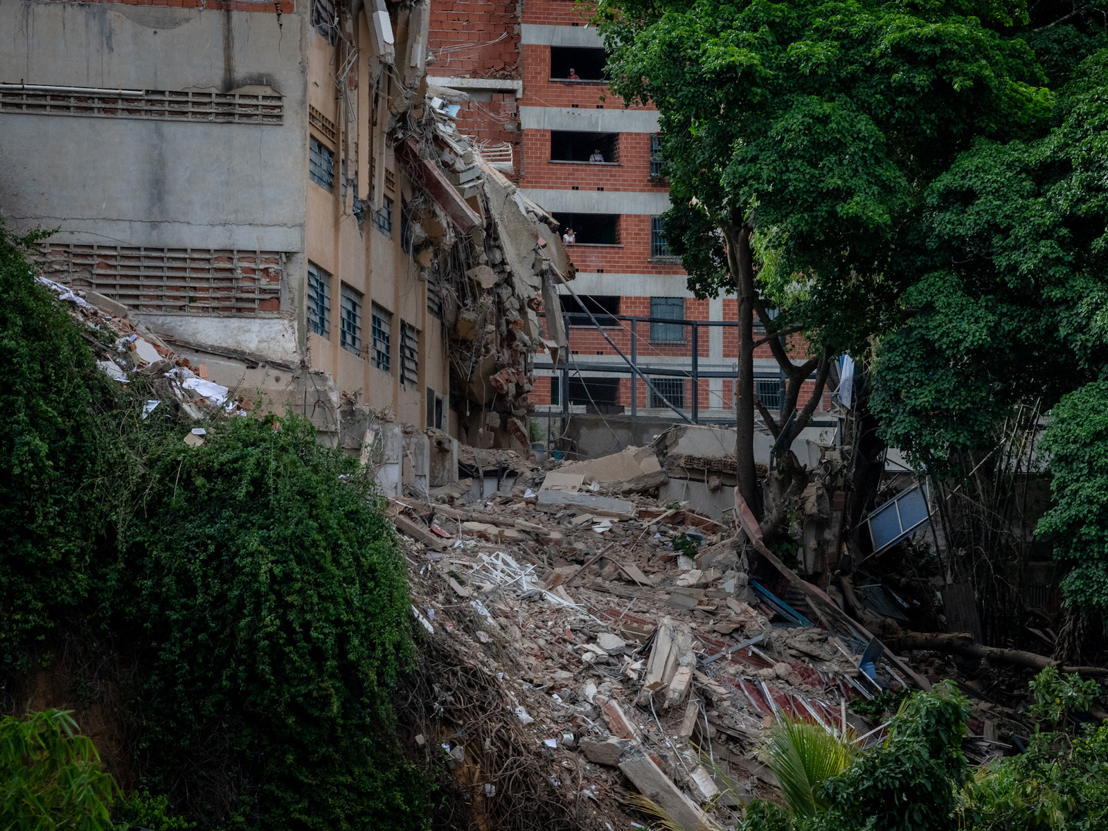 Desplome parcial del Colegio San Judas Tadeo