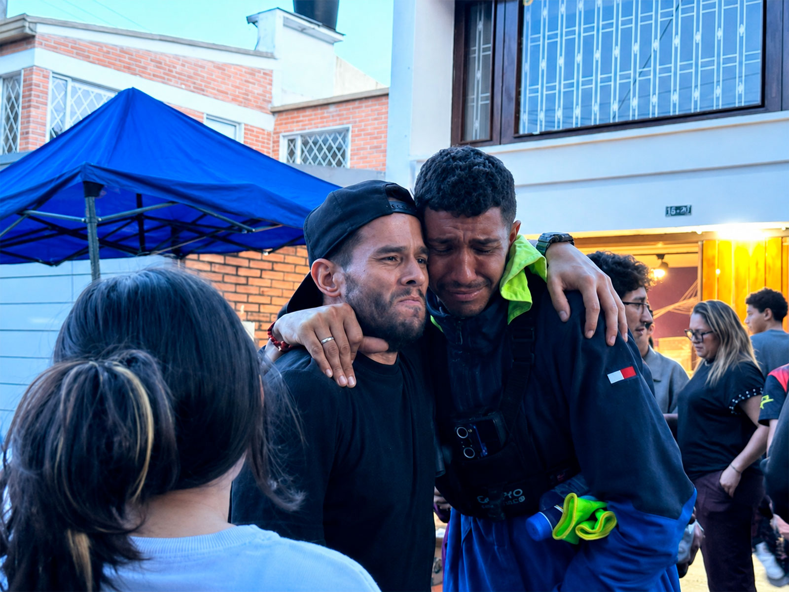 Centro de acopio en Bogotá. La memoria de un abrazo, por Nixon Dominguez. @nixondominguez