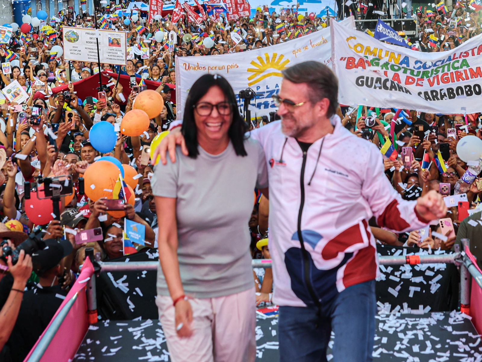 Delcy Rodríguez baila con Lacava en Carabobo, en contra de su discurso antishow político